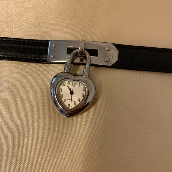 Heart Charm Watch - Picture 2 of 4